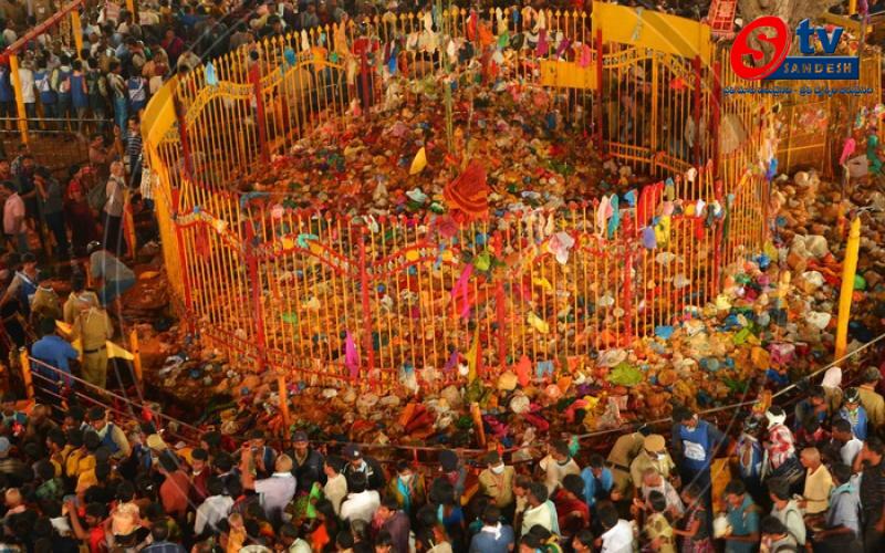 మేడారం సమ్మక్క-సారలమ్మ పాటను ఆవిష్కరించిన మంత్రి సీతక్క